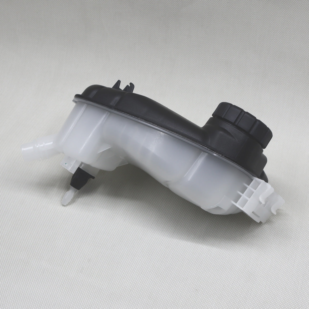 DEPÓSITO DE ANTICONGELANTE MERCEDES BENZ CLA250 2.0L 13-20